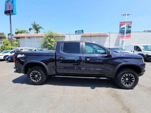 Used 2022 Chevrolet Silverado 1500 ZR2 w/ Technology Package AWD/4WD image 9