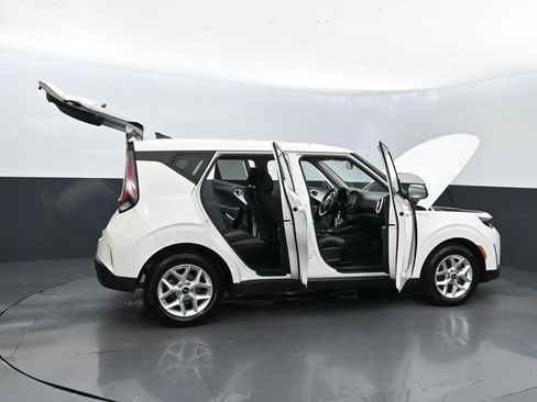 Used 2023 Kia Soul LX w/ LX Technology Package image 46