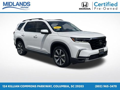 Used 2025 Honda Pilot Touring image 1
