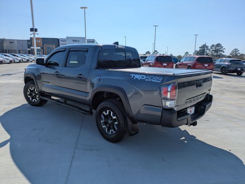 Certified 2022 Toyota Tacoma TRD Off-Road image 5