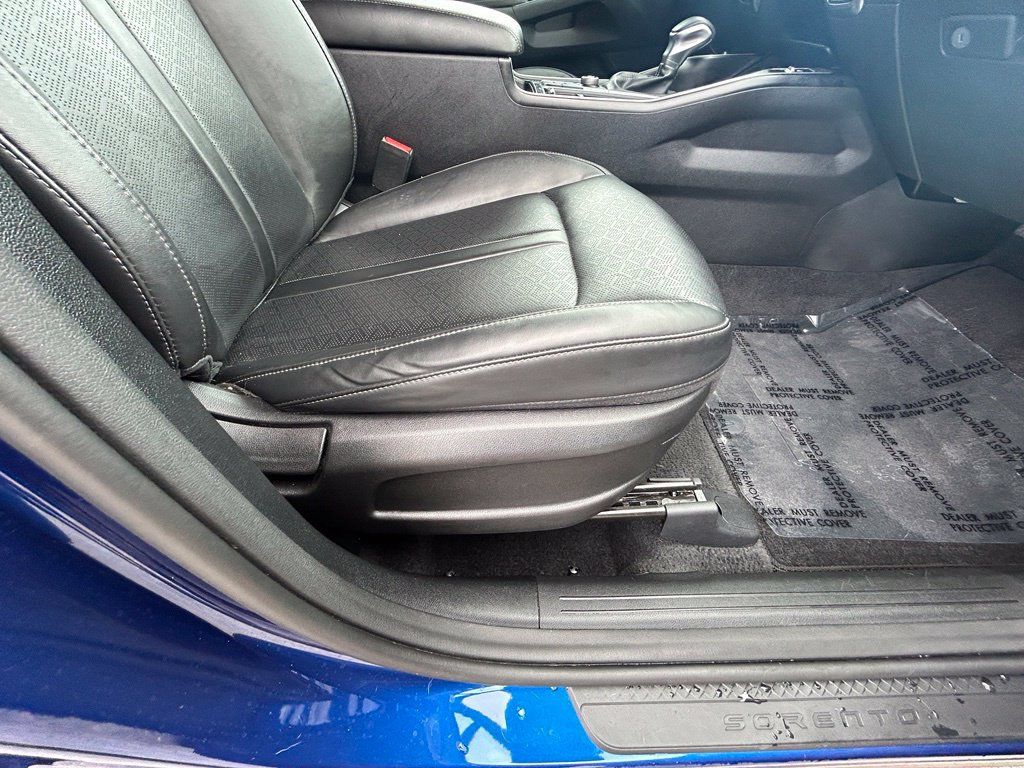 Used 2023 Kia Sorento S FWD image 25