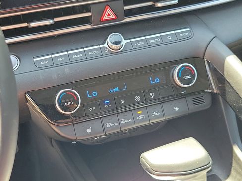 Used 2025 Hyundai Elantra SEL FWD image 25
