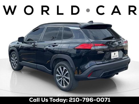 Used 2023 Toyota Corolla Cross XLE w/ Convenience Package FWD image 5