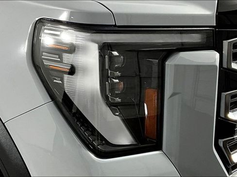 Used 2024 GMC Sierra 2500 AT4 w/ AT4 Premium Plus Package AWD/4WD image 30