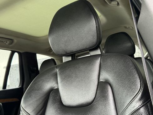 Used 2022 Volvo XC90 T6 Momentum w/ Climate Package image 32