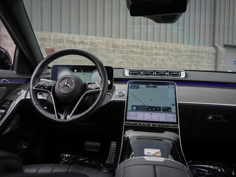 Used 2023 Mercedes-Benz S 580e 4MATIC Sedan w/ AMG Line image 34