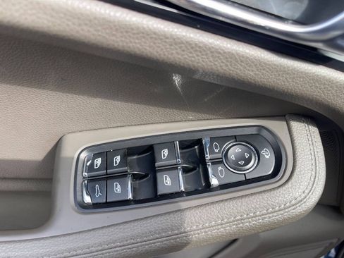 Used 2018 Porsche Macan AWD/4WD image 38