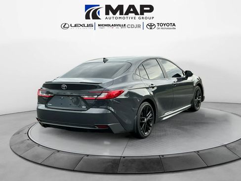 Used 2025 Toyota Camry SE FWD image 5