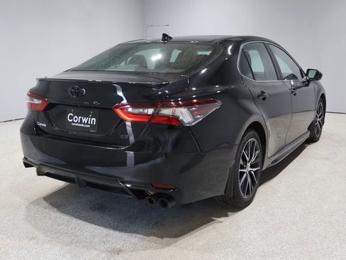 Used 2023 Toyota Camry SE image 2