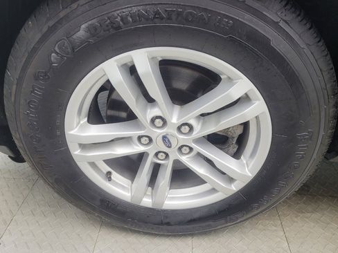 Used 2020 Ford Explorer XLT w/ Class III Trailer Tow Package image 31