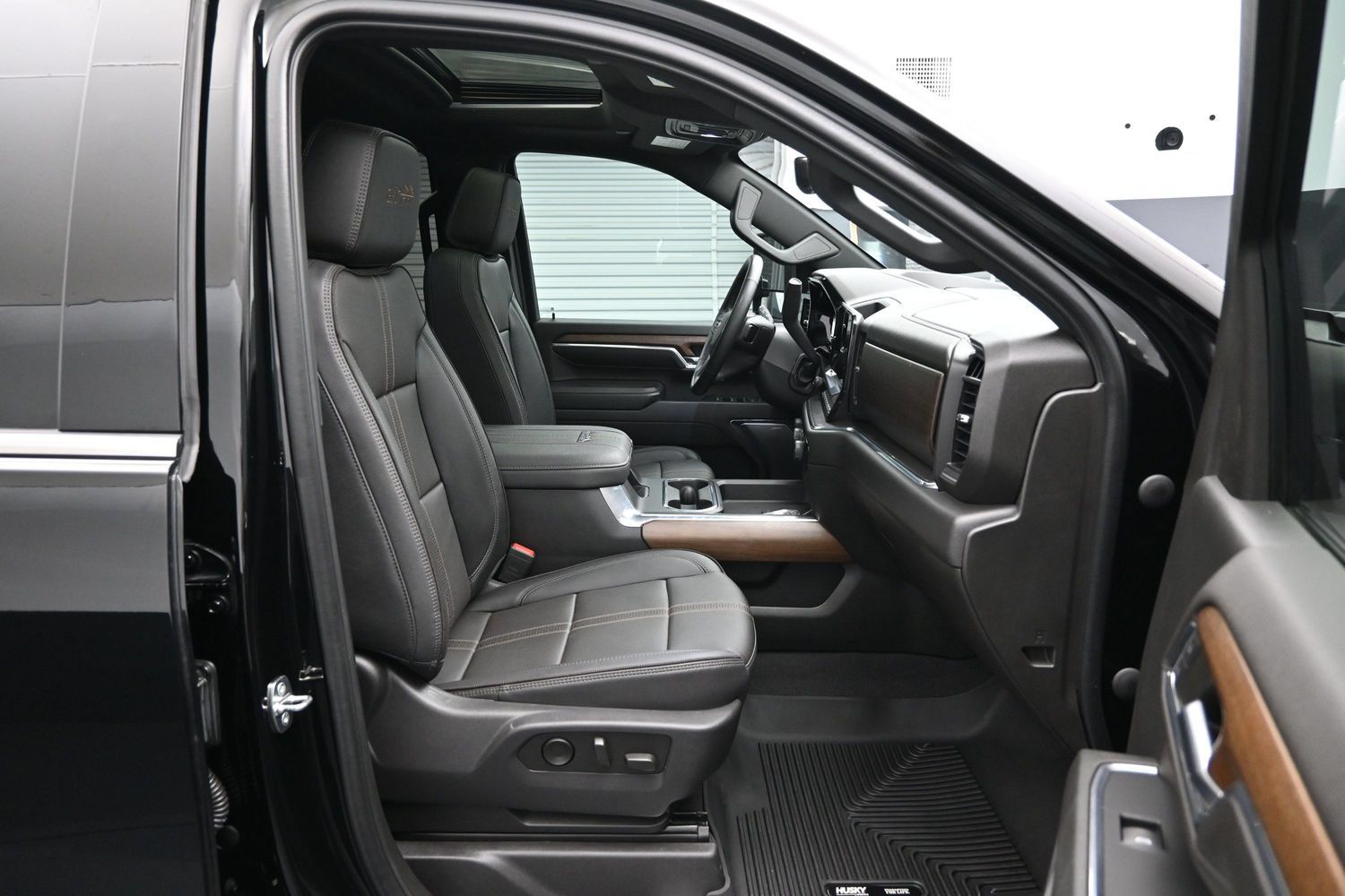 Used 2024 Chevrolet Silverado 3500 High Country w/ High Country Premium Package AWD/4WD image 13