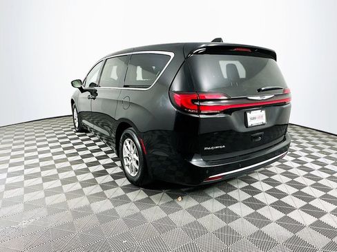 Certified 2024 Chrysler Pacifica Touring-L image 7