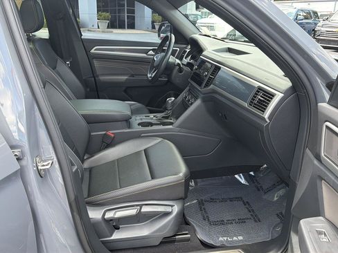 Used 2021 Volkswagen Atlas Cross Sport SE FWD image 13