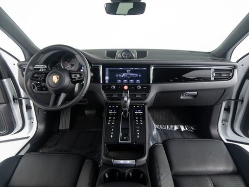 Certified 2026 Porsche Macan S AWD/4WD image 36