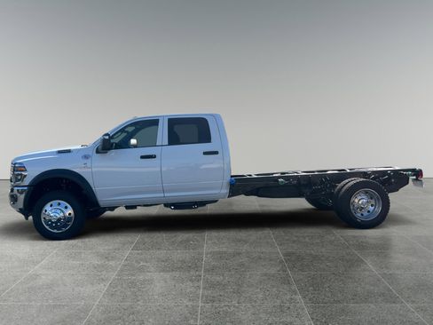 New 2026 RAM 5500 4x4 Crew Cab image 2