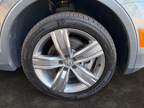 Used 2021 Volkswagen Tiguan SEL AWD/4WD image 38