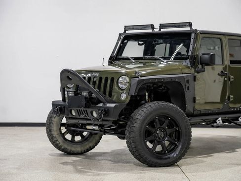 Used 2015 Jeep Wrangler Unlimited Sahara w/ Connectivity Group image 10