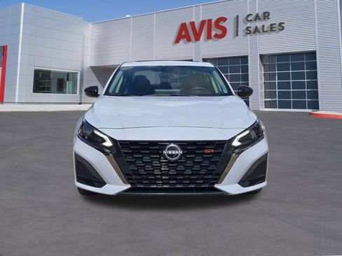 Used 2025 Nissan Altima 2.5 SR w/ SR Premium Package AWD/4WD image 2