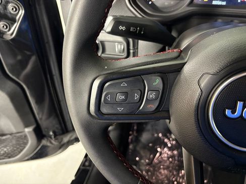 Used 2024 Jeep Wrangler Unlimited Rubicon w/ Technology Group AWD/4WD image 18