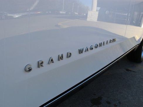 Used 2023 Jeep Grand Wagoneer L Series II w/ Premium Group II image 8