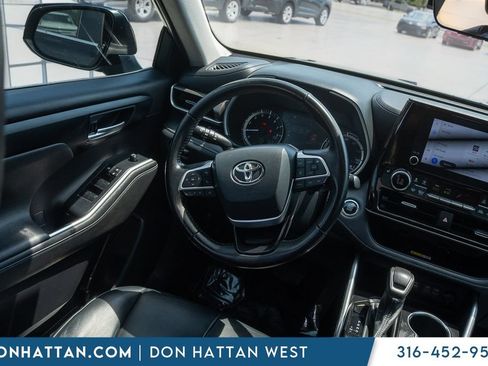 Used 2023 Toyota Highlander XLE FWD image 20
