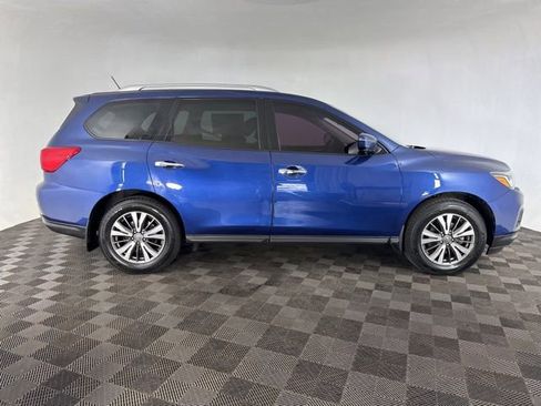 Used 2017 Nissan Pathfinder SL image 4