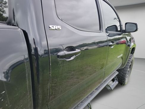 Used 2018 Toyota Tacoma SR5 RWD image 18