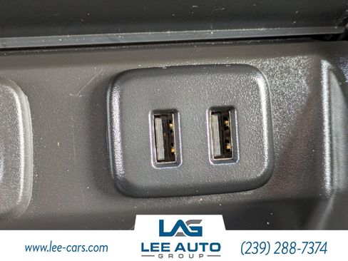 Used 2020 Chevrolet Suburban Premier AWD/4WD image 30