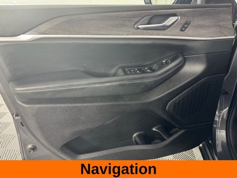 Used 2023 Jeep Grand Cherokee L Limited w/ Luxury Tech Group II image 10