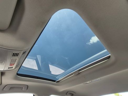 Used 2025 Volkswagen Jetta SE FWD image 16