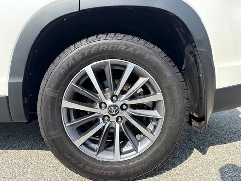 Used 2019 Toyota Highlander XLE AWD/4WD image 8