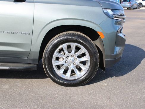 Used 2023 Chevrolet Suburban Premier image 12