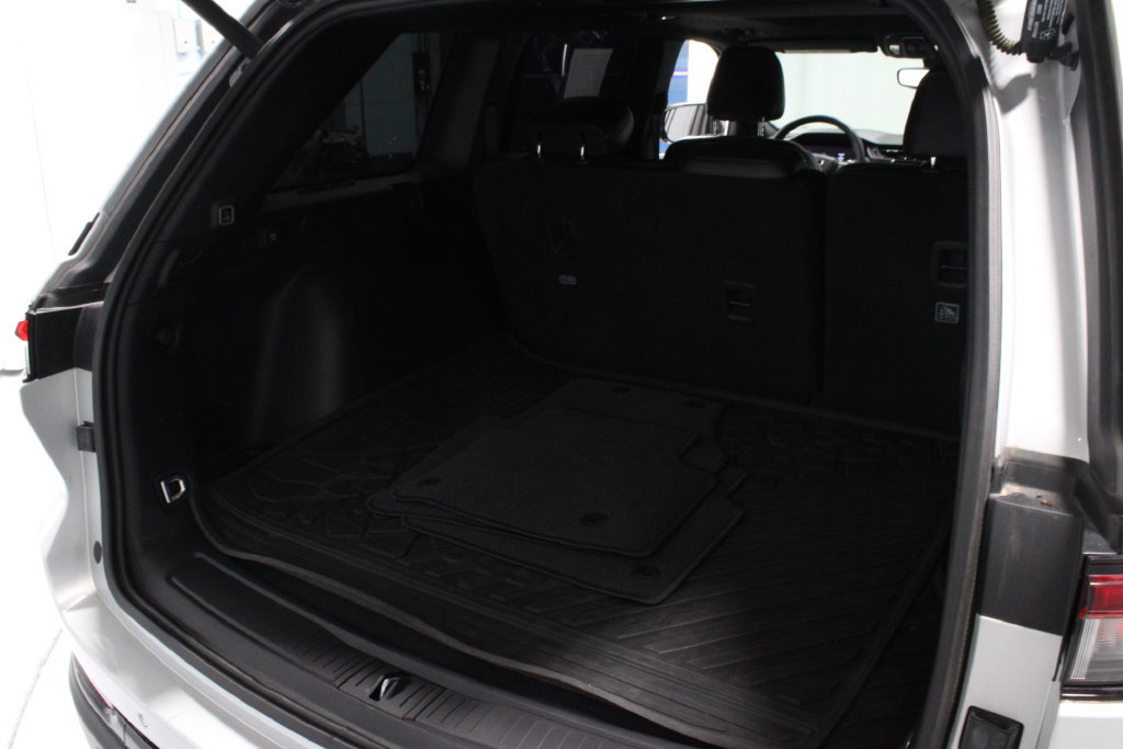Used 2023 Jeep Grand Cherokee Altitude AWD/4WD image 14