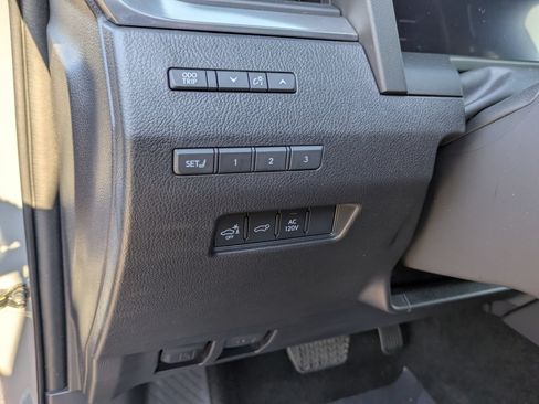 Used 2024 Lexus GX 550 w/ Accessory Package (Z1) AWD/4WD image 17