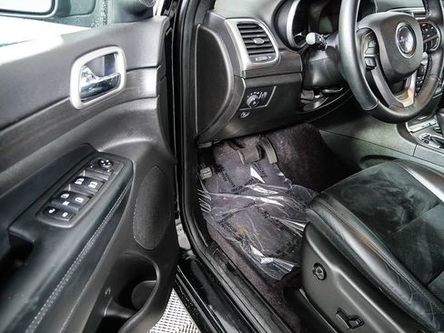 Used 2018 Jeep Grand Cherokee Altitude RWD image 7