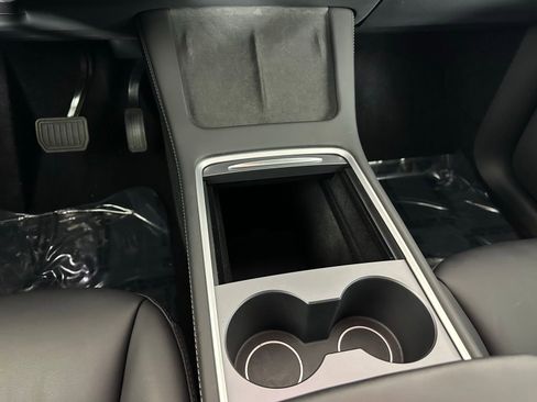 Used 2022 Tesla Model Y Long Range image 17