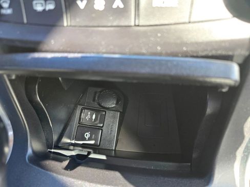 Used 2016 Toyota Camry XLE image 28