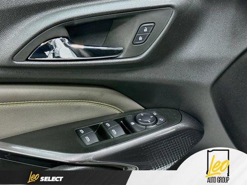 Used 2025 Chevrolet Trax ACTIV w/ Sunroof Package FWD image 19