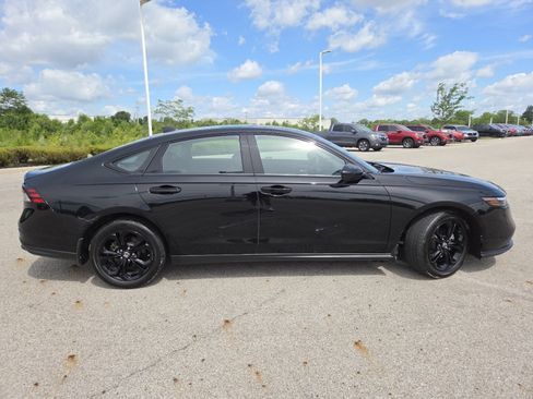Used 2025 Honda Accord SE image 18