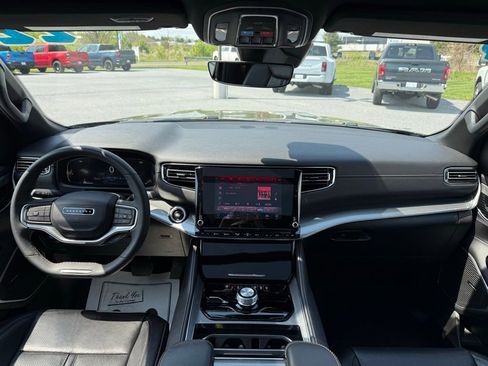 Used 2022 Jeep Wagoneer Series I AWD/4WD image 16