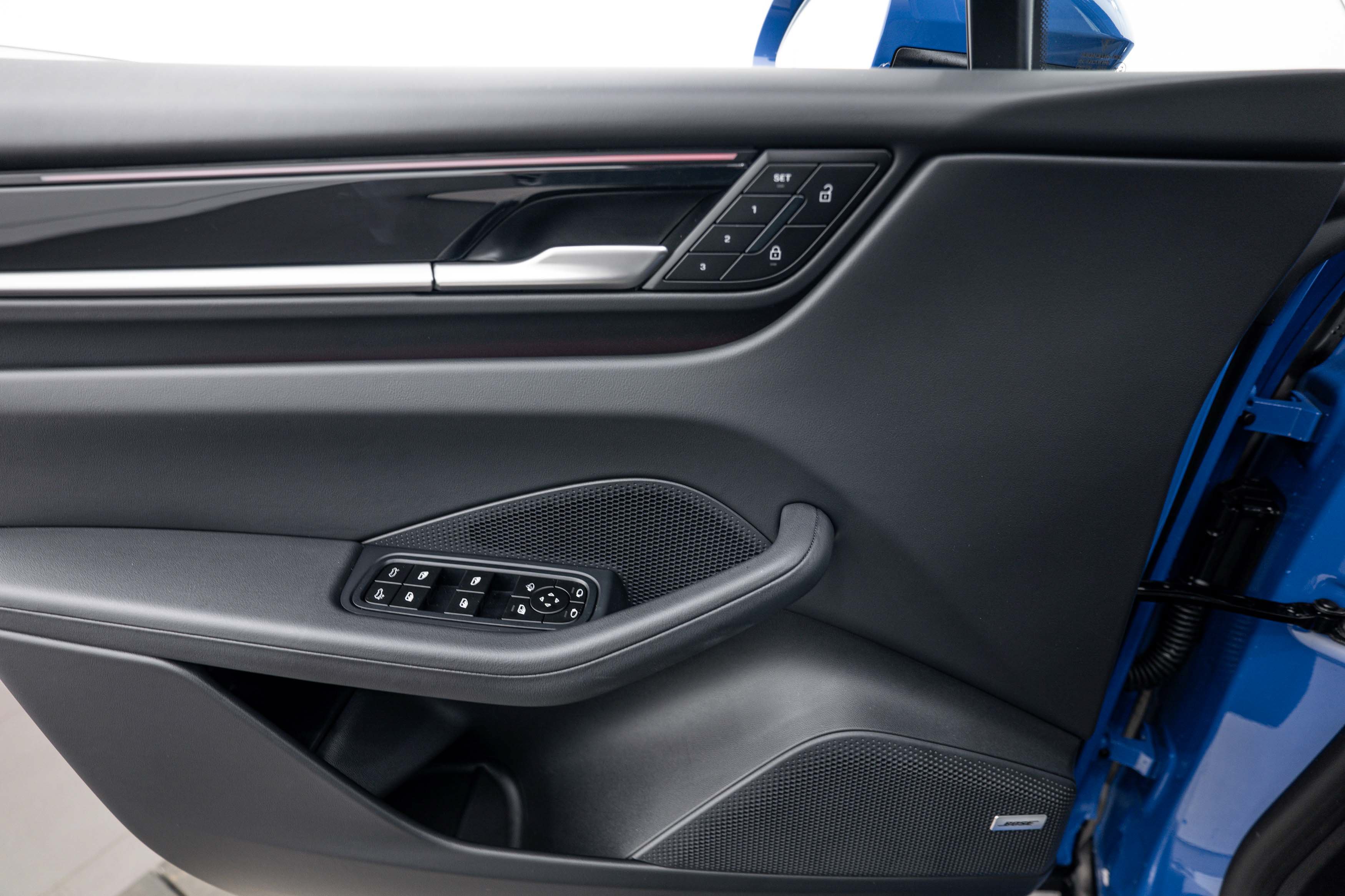 Certified 2026 Porsche Macan 4 Electric AWD/4WD image 17