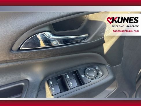 Used 2024 Chevrolet Equinox LT image 9