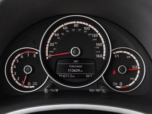 Used 2013 Volkswagen Beetle 2.5 FWD image 18