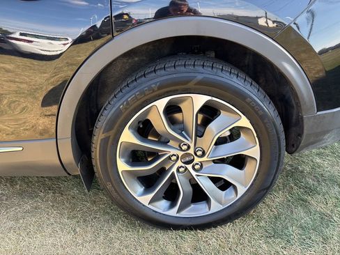 Used 2022 Lincoln Nautilus Reserve w/ Equipment Group 201A image 10