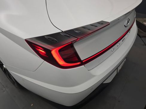 Used 2021 Hyundai Sonata Limited FWD image 18