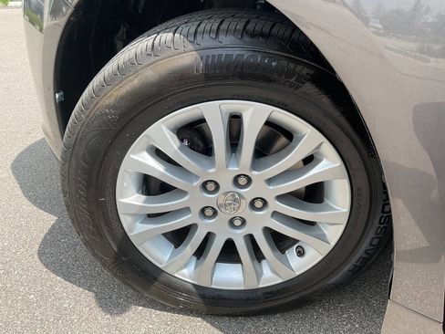 Used 2012 Toyota Sienna XLE FWD image 46