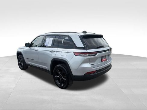 Used 2023 Jeep Grand Cherokee Altitude AWD/4WD image 6