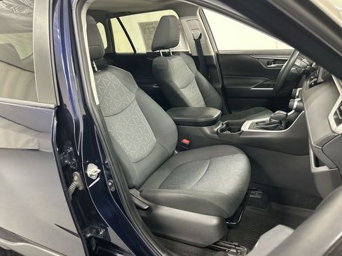 Used 2020 Toyota RAV4 XLE w/ Convenience Package image 23