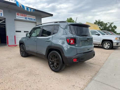 Used 2018 Jeep Renegade Altitude w/ UConnect 8.4 Nav Group FWD image 5