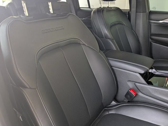 Used 2025 Jeep Grand Cherokee Overland AWD/4WD image 31